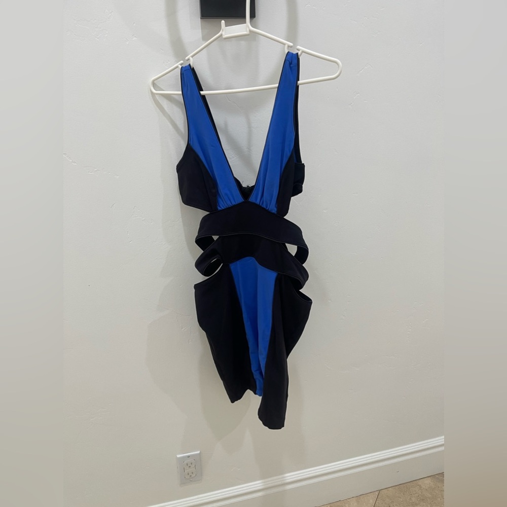 Bebe cut out side dress